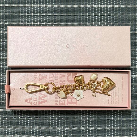 NEW | Luna Norte | MOP & Freshwater Pearl Spring Love Bag Charm/Key Chain - Picture 4 of 4